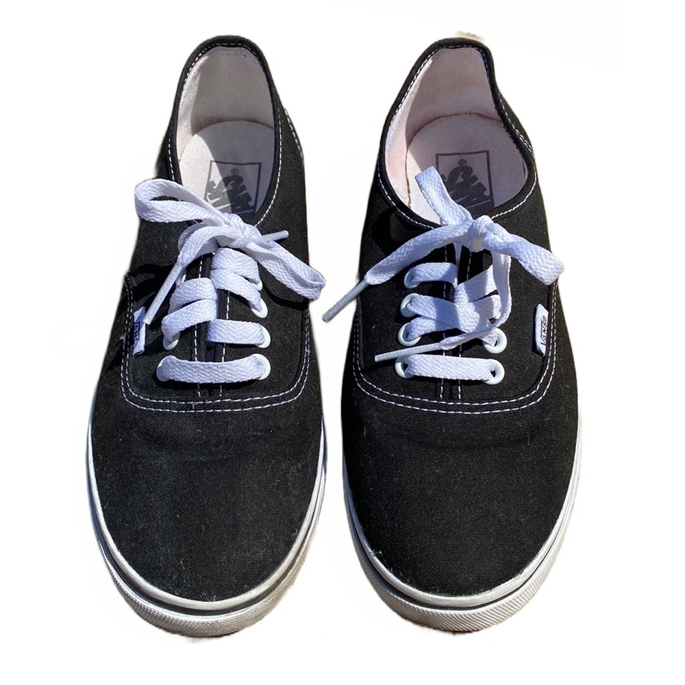🖤 Vans Classic Women’s Off The Wall Low Lace-Up Sneakers, Black & White Size 8.5